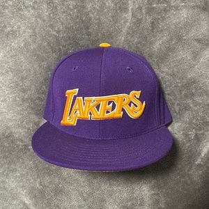 Mitchell & Ness Lakers Fitted Size 7 Hat